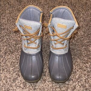 Sperry Stylish Gray and Tan Lace-Up Boots